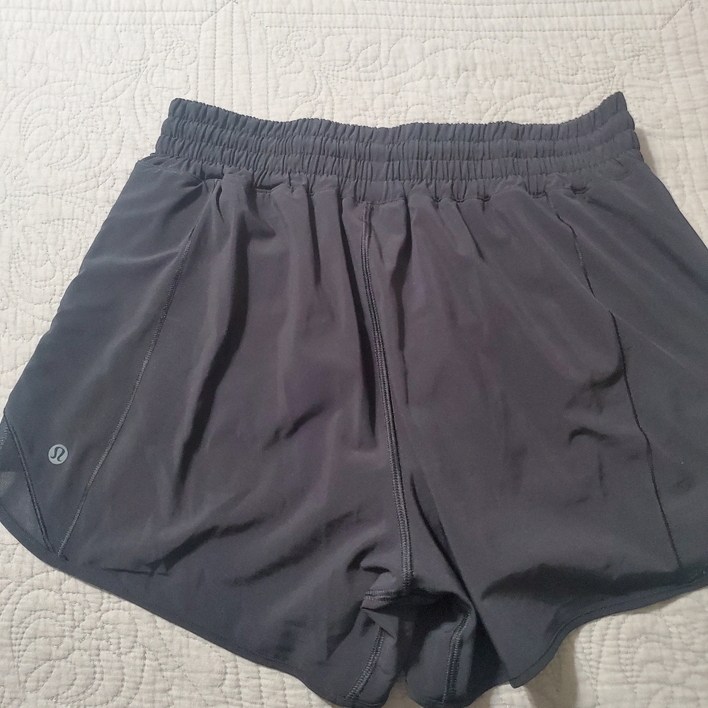Lululemon Hotty Hot 4" shorts high rise sz 8